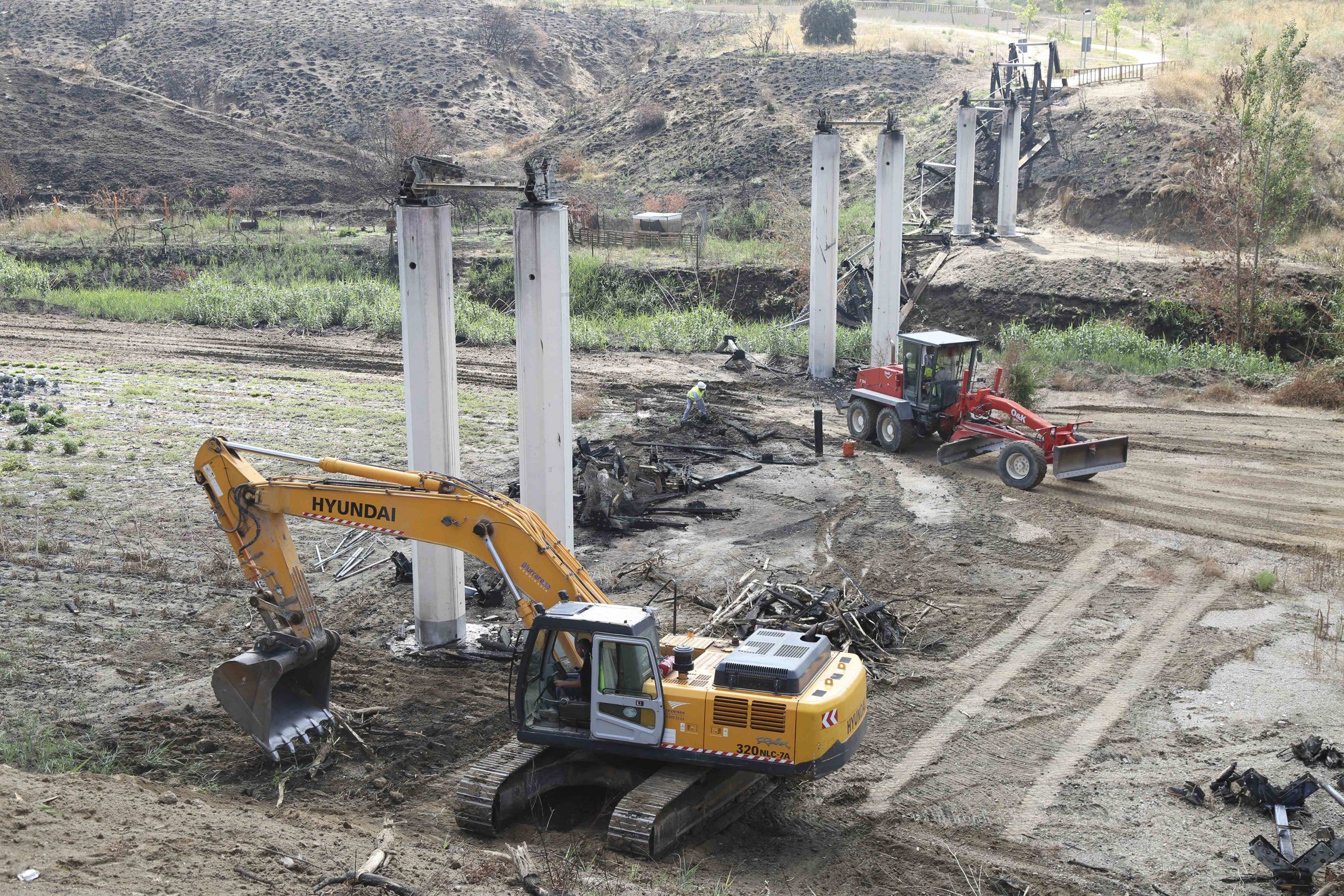 Están en marcha los trabajos de reconstrucción de la pasarela de Parque Coímbra de Móstoles