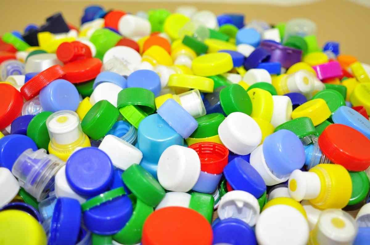 Ciudadanos Móstoles propone que el reciclado de tapones beneficie al movimiento asociativo