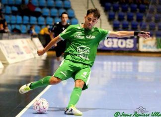 El futbolista mostoleño Toni Escribano, operado de la rodilla El jugador de Osasuna Magna – Xota Fútbol Sala ha sido intervenido de una rotura del ligamento lateral externo. El futbolista mostoleño Toni Escribano, operado de la rodilla