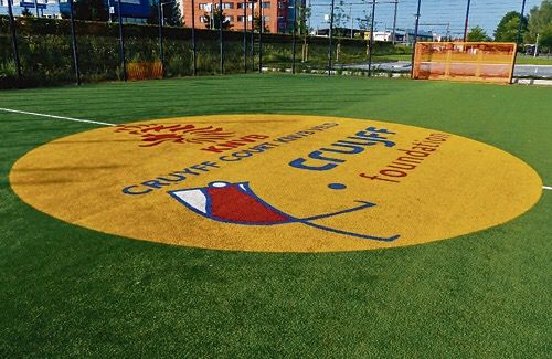 La inversión alcanzará los 181.000 euros. La Fundación Johan Cruyff realizará un campo de fútbol en el parque Finca Liana de Móstoles.
