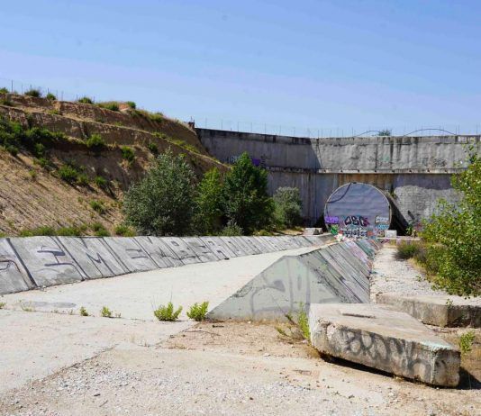 El tren fantasma de Móstoles-Navalcarnero sigue recorriendo la vía judicial El tren fantasma de Móstoles-Navalcarnero sigue recorriendo la vía judicial
