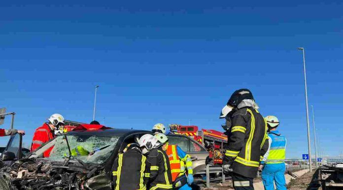 Accidente entre un turismo y un camión en la A-5 a la altura de Móstoles