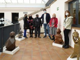El artista Francisco Cobos dona al Ayuntamiento de Móstoles diez de sus obras