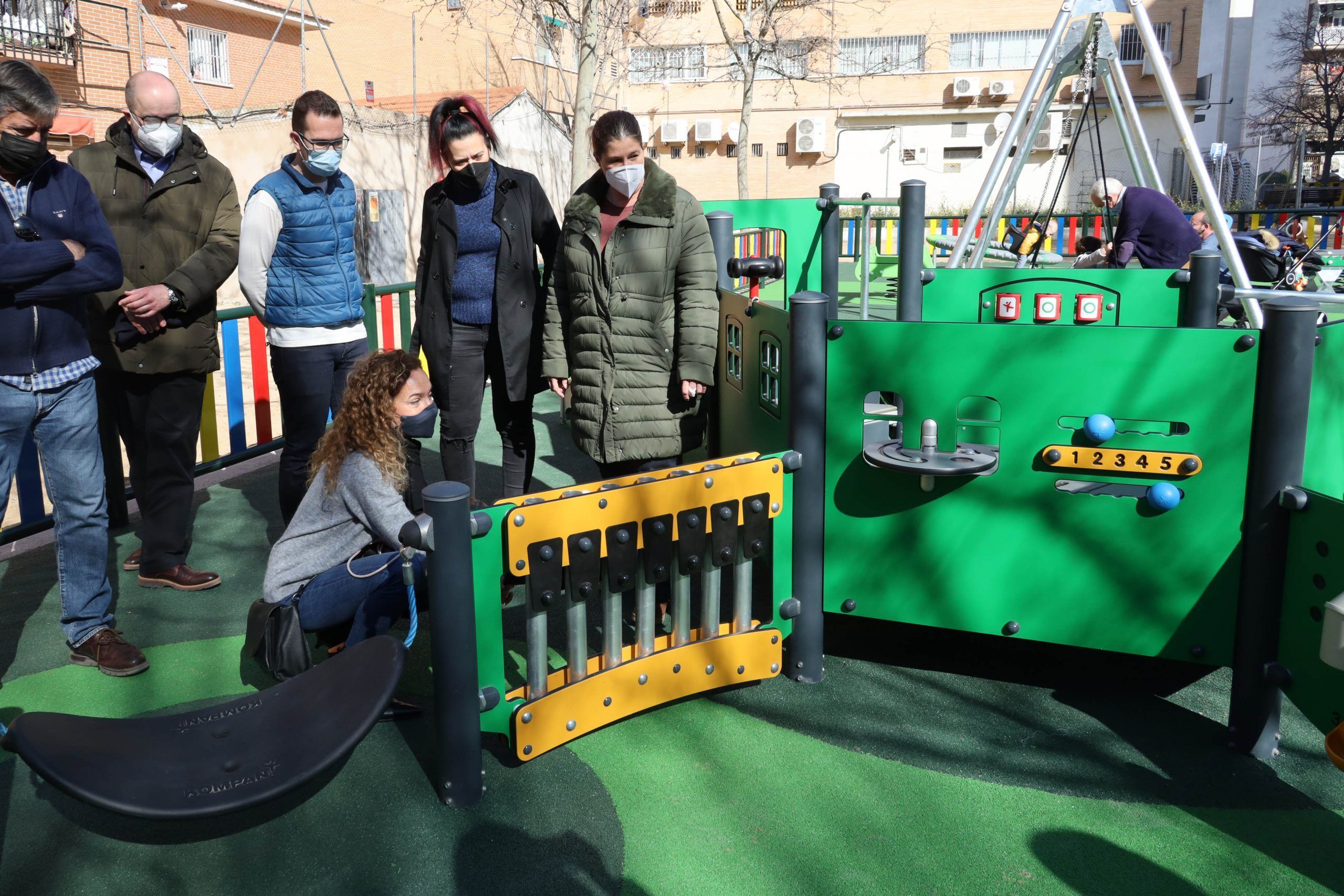 Móstoles inaugura un área infantil inclusiva en el Parque Cataluña