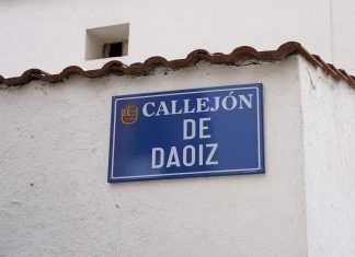 Móstoles continua con la renovación de las placas identificativas de las calles