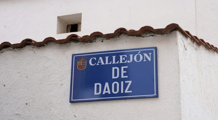 Móstoles continua con la renovación de las placas identificativas de las calles