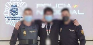 Agradecimiento a dos policías nacionales de Móstoles por salvarle la vida