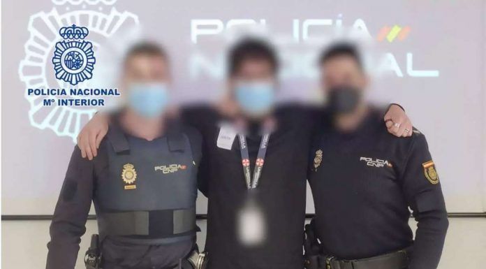 Agradecimiento a dos policías nacionales de Móstoles por salvarle la vida