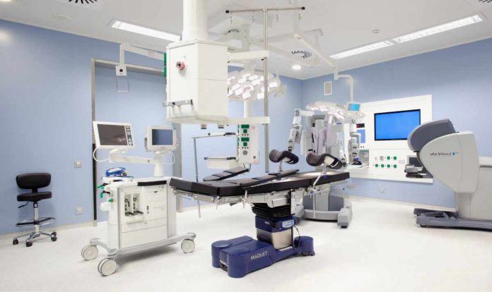 Cientos de pacientes operados con el robot Da Vinci en Móstoles