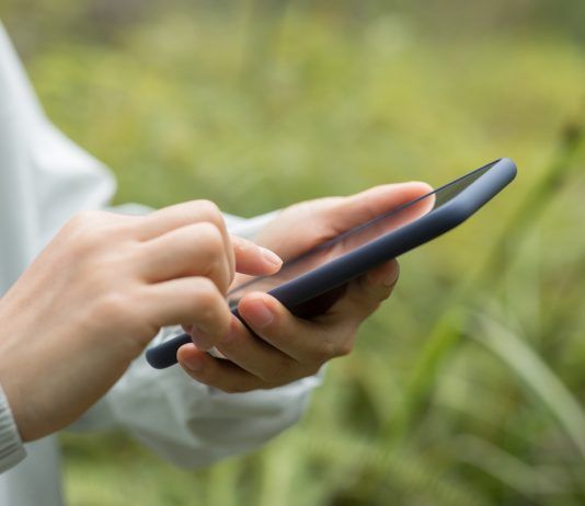 Apuesta por la formación de mujeres y ayudas para embarazadas en Móstoles y Madrid