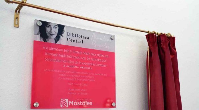 Almudena Grandes ya da nombre a la Biblioteca Central de Móstoles