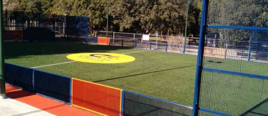Desbroce, reparación y construcción de pista de fútbol en Móstoles