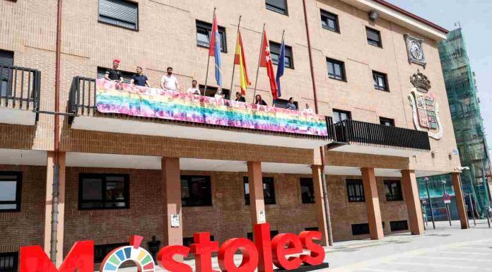 La bandera arcoíris ya luce en Móstoles