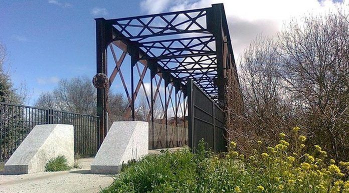 Vecinos de Móstoles limpian la Vía Verde del Guadarrama