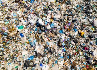 El Polígono de Las Nieves en Móstoles, inundado por vertidos ilegales