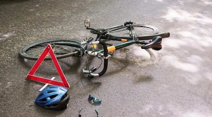 Localizan al conductor que huyó tras arrollar a un ciclista en Móstoles