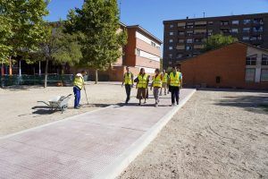 La alcaldesa de Móstoles visita las obras de los colegios Vicente Aleixandre y Juan Pérez Villamil