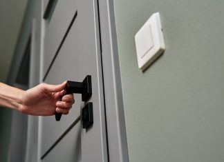 Detenidos los ladrones que marcaban las puertas en Móstoles y otros municipios