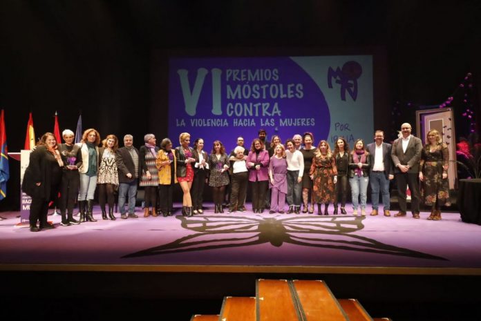 Los galardonados en la VI edición de los Premios Móstoles contra la Violencia hacia las Mujeres