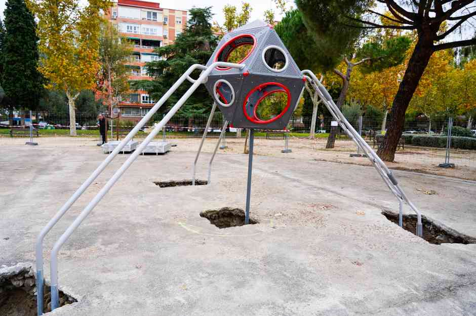 El área infantil del Parque de La Paz de Móstoles está casi terminada