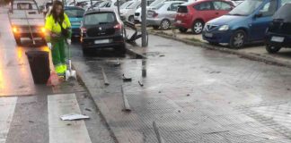 Se estrella contra otros vehículos aparcados y provoca daños en el mobiliario urbano en Móstoles