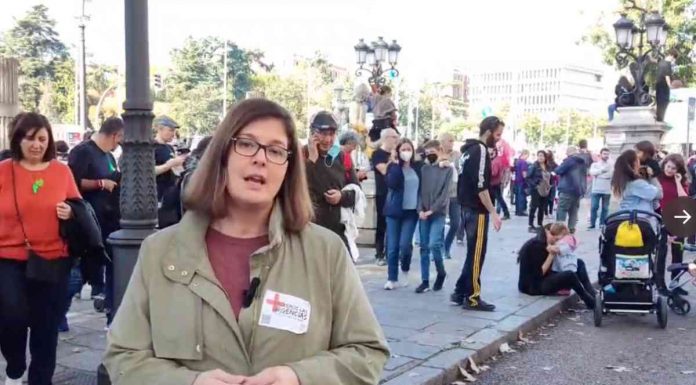 La alcaldesa de Móstoles acude a la manifestación en defensa de la sanidad pública