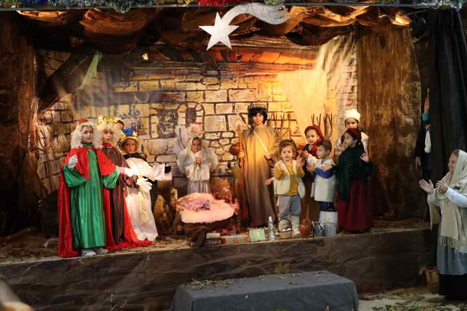Peñas y colectivos extienden la Navidad por cada rincón de Móstoles