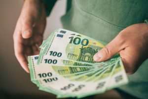Quién y cuándo se puede solicitar en Móstoles el nuevo cheque de ayuda de 200 euros