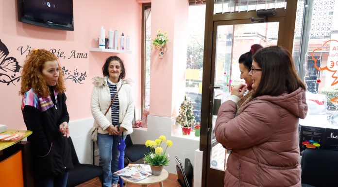 Noelia Posse visita la peluquería Encuentro en Móstoles