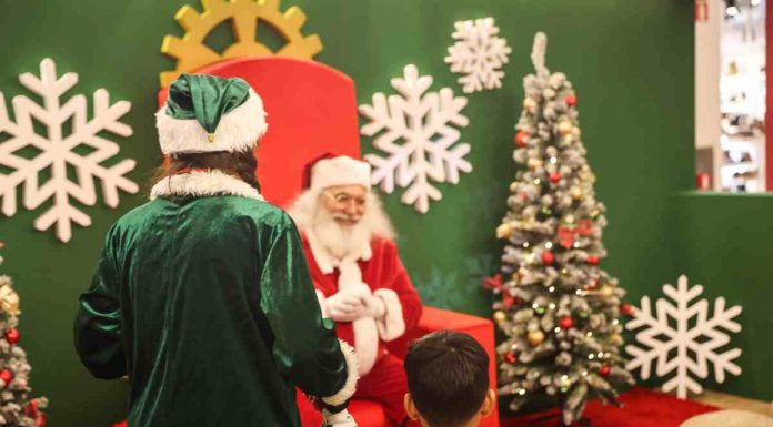 Los vecinos de Móstoles se asoman a la Navidad en Intu Xanadú