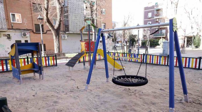 Renovada el área infantil de la calle Huesca de Móstoles