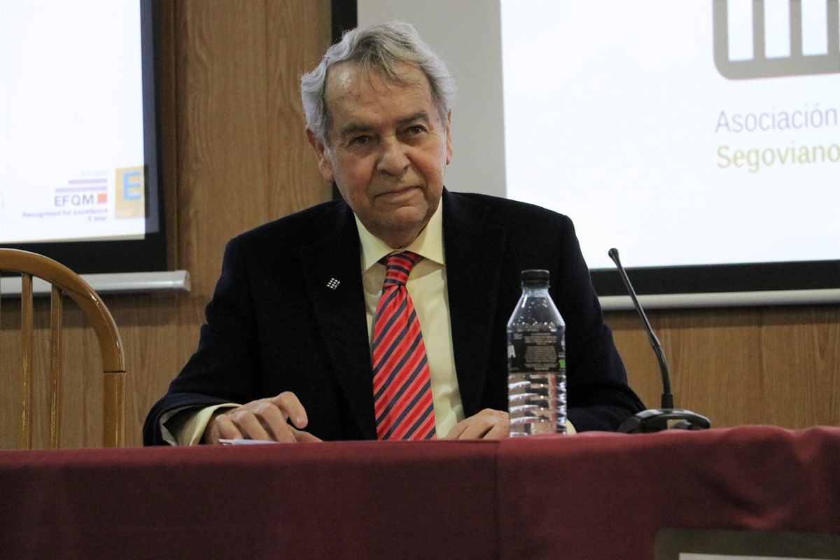 Homenaje del Eurocolegio Casvi a D. Juan Yagüe, fundador de su Grupo Educativo