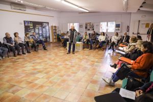 La Escuela de Abuelas y Abuelos da una charla sobre alimentación a los mayores de Móstoles