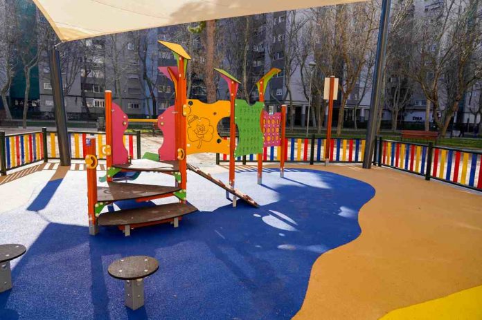 Móstoles cuenta con un nuevo parque infantil inclusivo en Arroyo del Soto