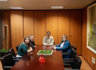 eunión de la alcaldesa de Móstoles con las impulsoras de iniciativas de investigación sobre el cáncer infantil