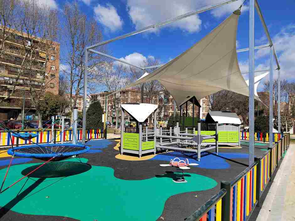 Estreno de la nueva área infantil inclusiva en la Plaza del Turia de Móstoles