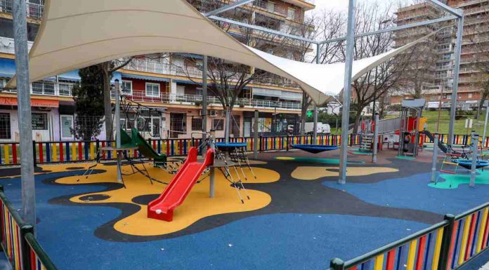 Móstoles estrena área infantil en el parque de Los Planetas