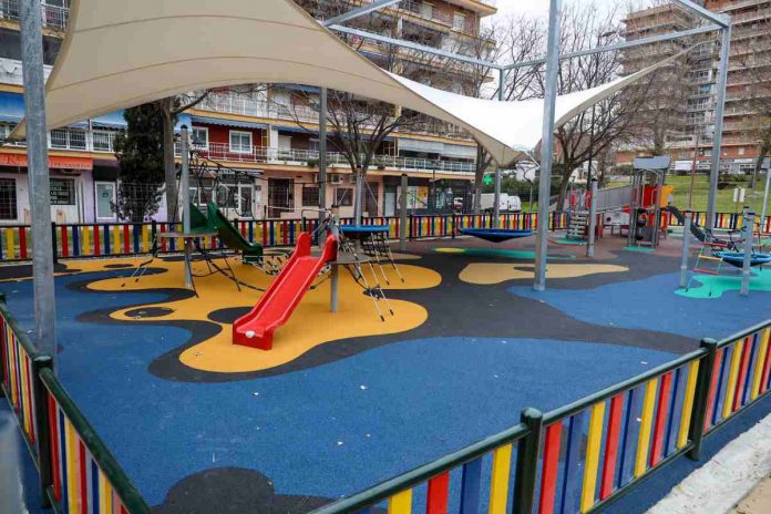 Móstoles estrena área infantil en el parque de Los Planetas