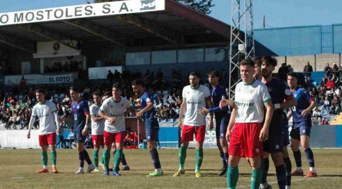 El club ha lanzado una promoción especial con motivo de la semana de San Valentín. El Cd Móstoles quiere que nos enamoremos del fútbol.