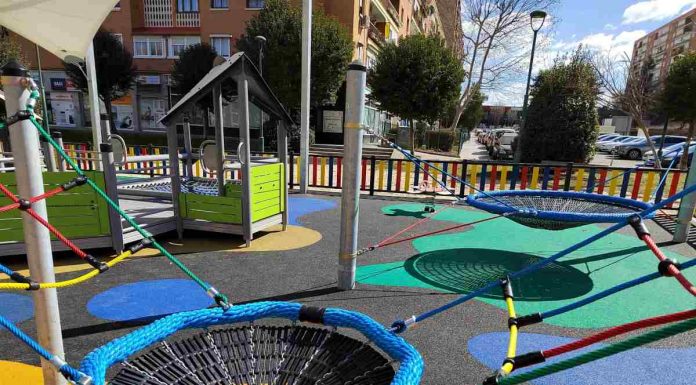 Estreno de la nueva área infantil inclusiva en la Plaza del Turia de Móstoles