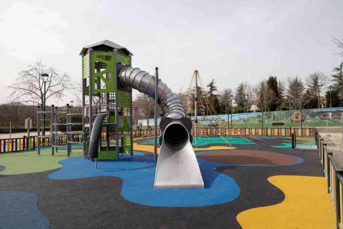 Nuevo parque infantil inclusivo en el barrio de Los Rosales de Móstoles