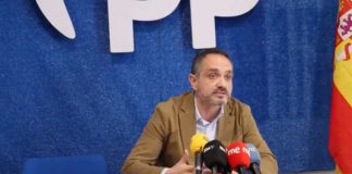 En una rueda de prensa que ha tenido lugar este martes 14 de marzo y tras el auto de la Audiencia Provincial sobre el Caso ITV. Manuel Bautista “Señora Posse dimita como alcaldesa de Móstoles y váyase”.