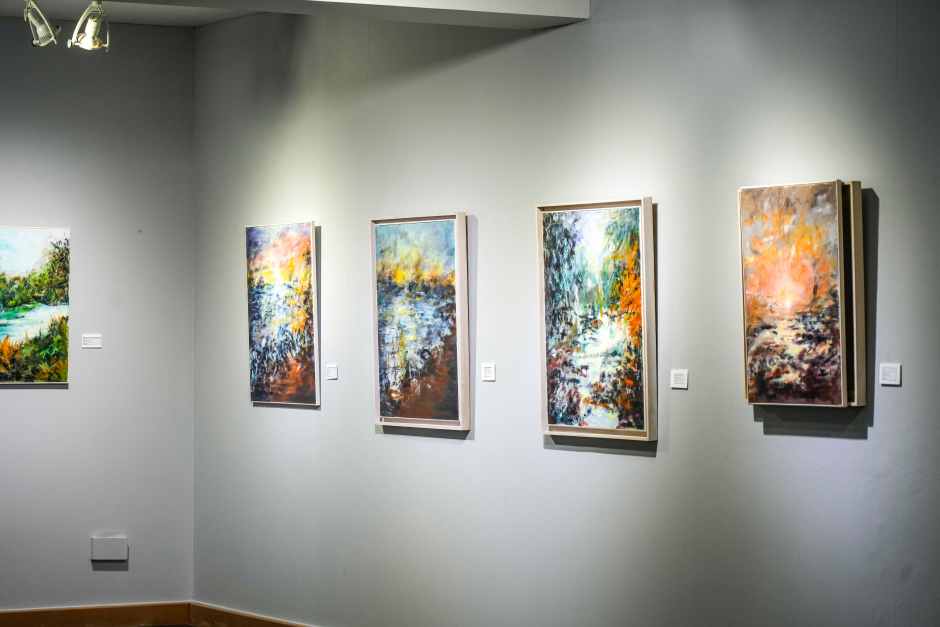 El Museo de la Ciudad de Móstoles se transforma en un crisol de paisajes con la pintura de Carmen Oyarzábal