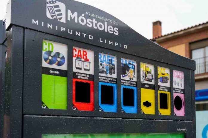 Minipuntos limpios fijos para optimizar el reciclaje en Móstoles