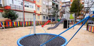 El área infantil de la calle Badajoz de Móstoles ha sido renovada