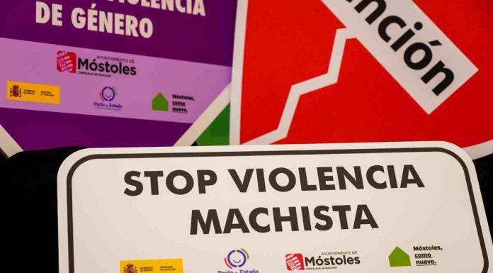 Señales en las calles de Móstoles contra la violencia de género