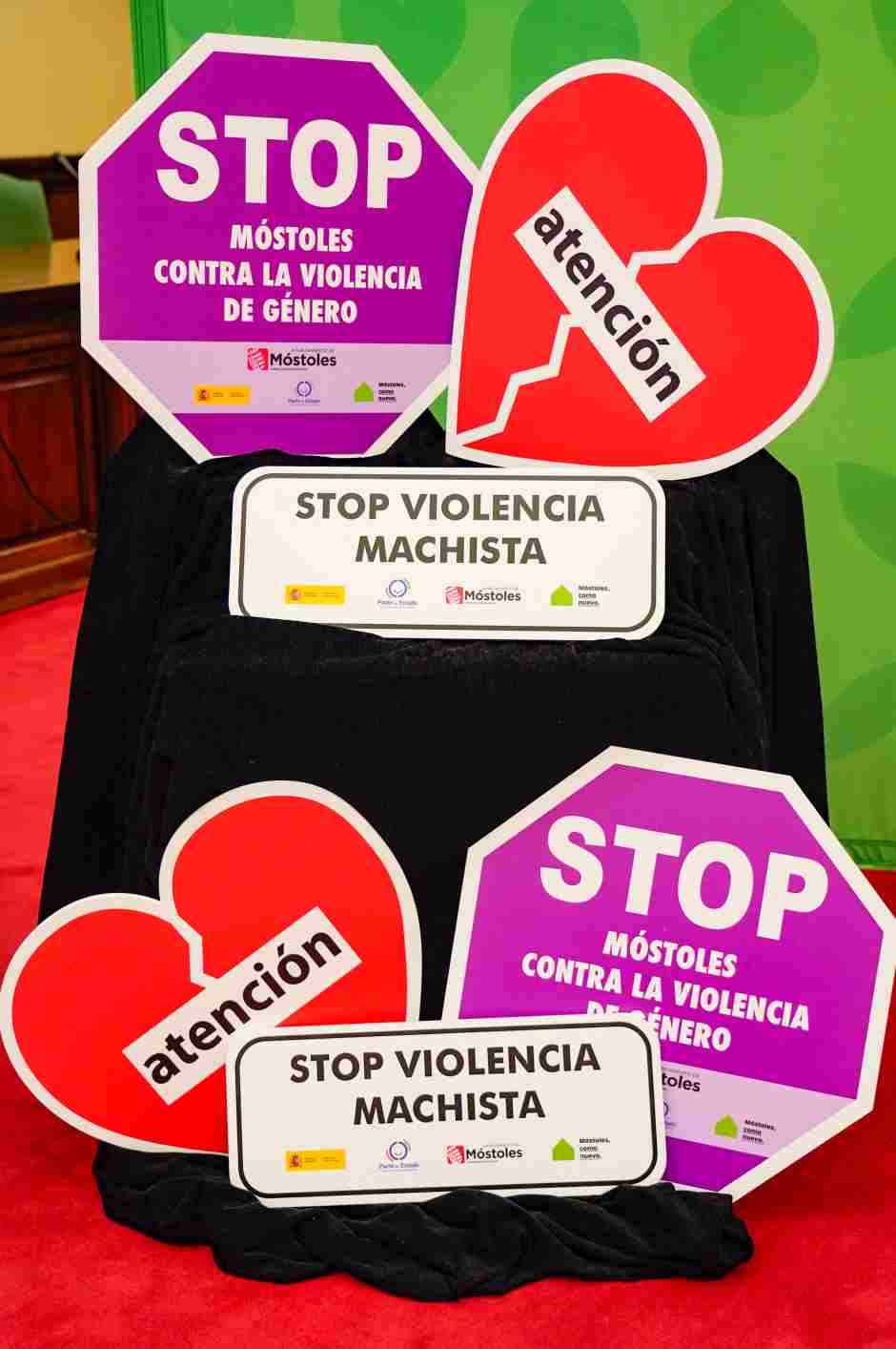 Señales en las calles de Móstoles contra la violencia de género