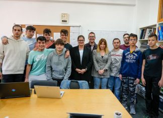 Alumnos del IES Europa de Móstoles participan en un concurso de la Agencia Espacial Europea