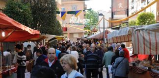 Con 130 puestos que llenarán de color el centro de Móstoles. El Mercado Goyesco será otra vez lugar de encuentro, ocio y compras en las Fiestas de Móstoles.