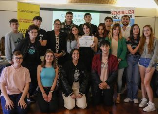 Alumnos del IES Miguel de Cervantes ganan el I Torneo de Debate Juvenil de Móstoles